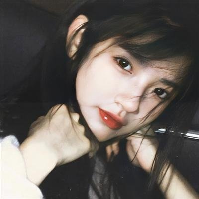 戴脚镣的女孩