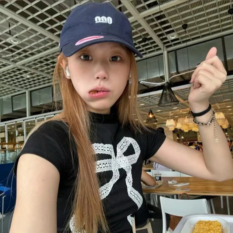 只在那里发光